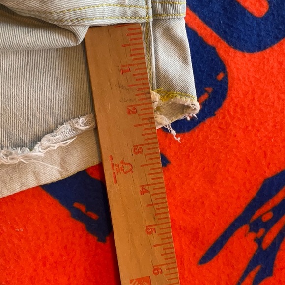 ETWO Jean Shorts with Pink Embroidered Flowers Size L, Preowned - Picture 8 of 13